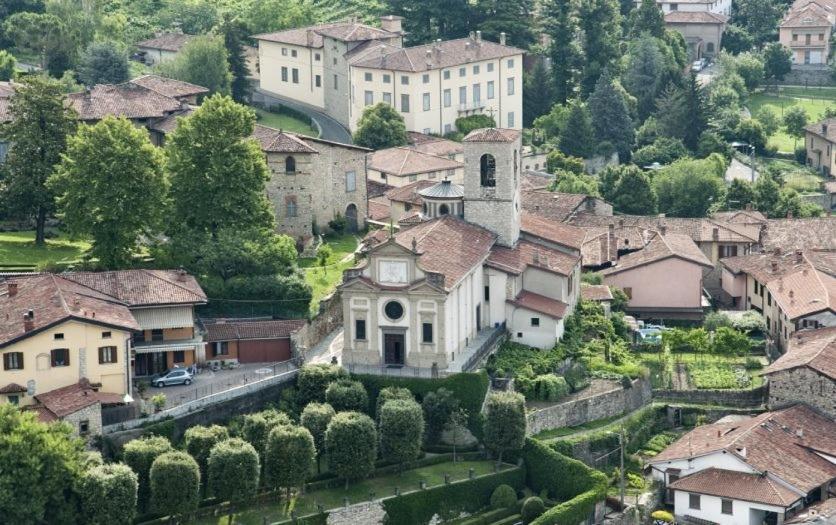 Il Piazzolo, Un Angolo Di Storia Carobbio degli Angeli Bilik gambar